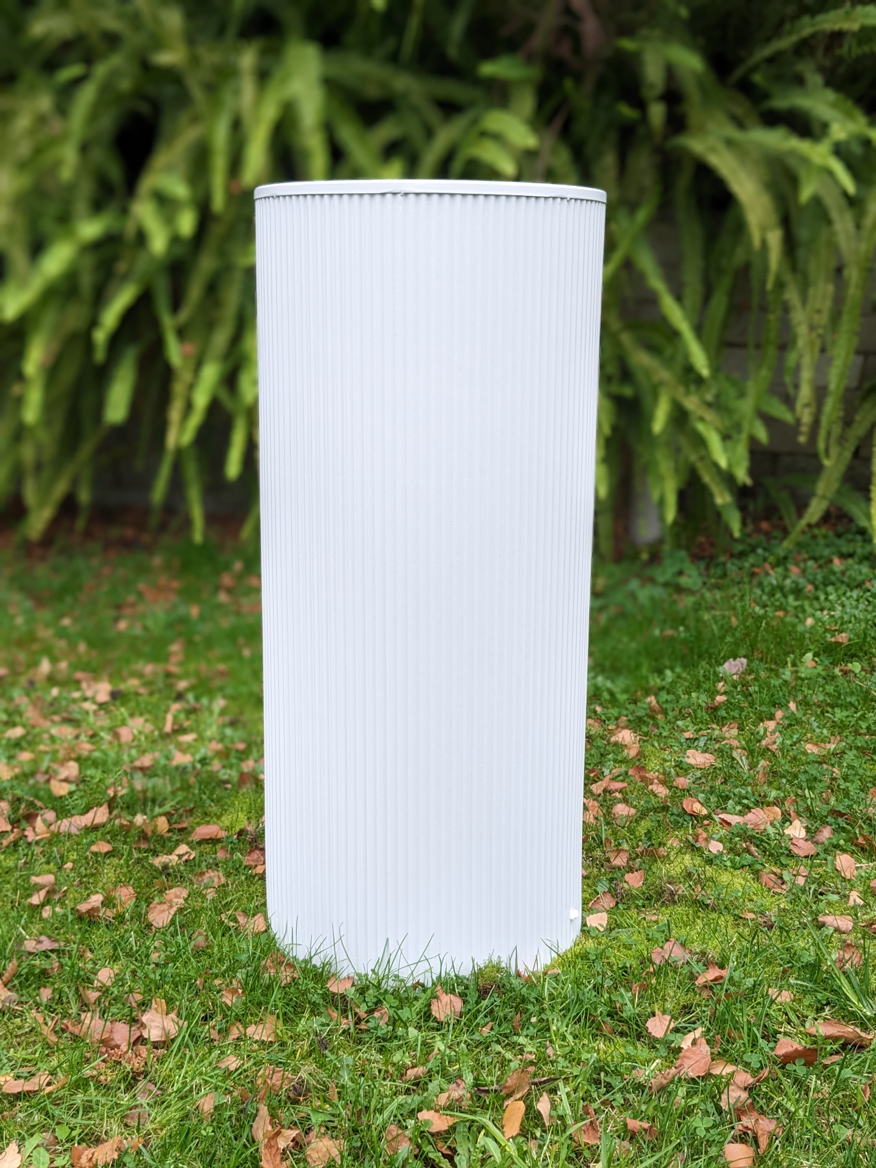 Round Ribbed Plinths - White (Cake Stand) - For Hire – Neon Daddy